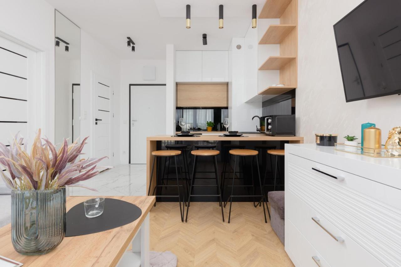 Warsaw Kotsisa Apartments With Parking By Noclegi Renters Экстерьер фото